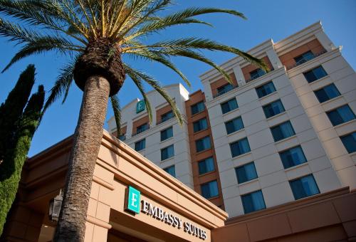 Embassy Suites by Hilton Sacramento Riverfront Promenade allows 18 year olds to book a room in Sacramento