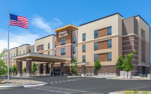 Hampton Inn & Suites Reno/Sparks allows 18 year olds to book a room in Reno