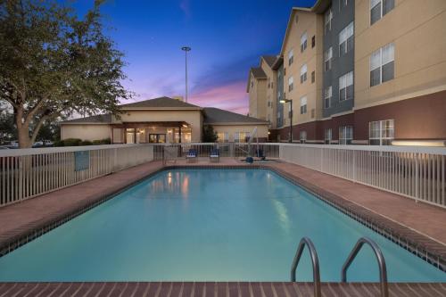 Homewood Suites by Hilton Lubbock allows 18 year olds to book a room in Lubbock