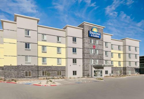 Days Inn & Suites by Wyndham Lubbock Medical Center allows 18 year olds to book a room in Lubbock