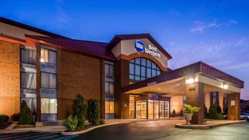 Best Western Luxbury Inn Fort Wayne allows 18 year olds to book a room in Fort Wayne