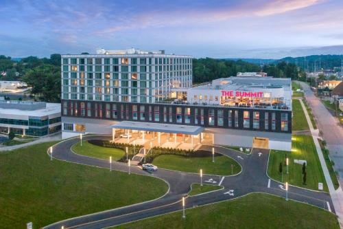 The Summit Hotel allows 18 year olds to book a room in Cincinnati