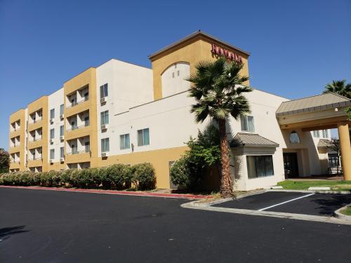 Ramada by Wyndham Bakersfield allows 18 year olds to book a room in Bakersfield