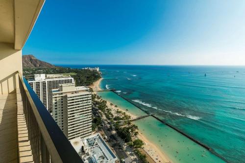 Aston Waikiki Beach Tower allows 18 year olds to book a room in Honolulu 