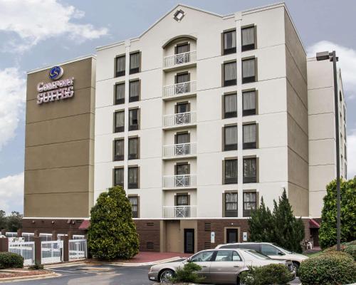 Comfort Suites Research Park - University allows 18 year olds to book a room in Charlotte