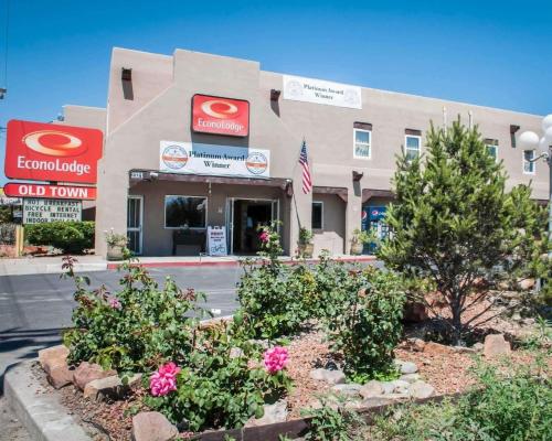 Econo Lodge Old Town Albuquerque allows 18 year olds to book a room in Albuquerque