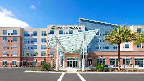 Hyatt Place Jacksonville St. Johns Town Center allows 18 year olds to book a room in Jacksonville