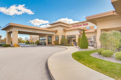 Hilton Garden Inn Milwaukee Airport allows 18 year olds to book a room in Milwaukee