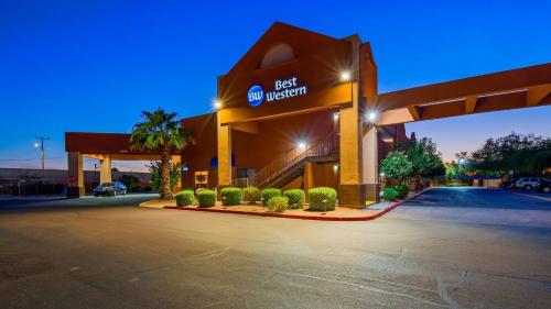 Best Western Inn of Chandler allows 18 year olds to book a room in Chandler