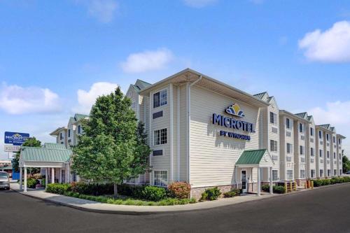 Microtel Inn & Suites by Wyndham Indianapolis Airport allows 18 year olds to book a room in Indianapolis