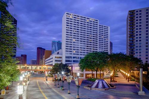 Hyatt Regency Minneapolis allows 18 year olds to book a room in Minneapolis