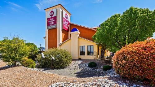 Best Western Plus Executive Suites Albuquerque allows 18 year olds to book a room in Albuquerque