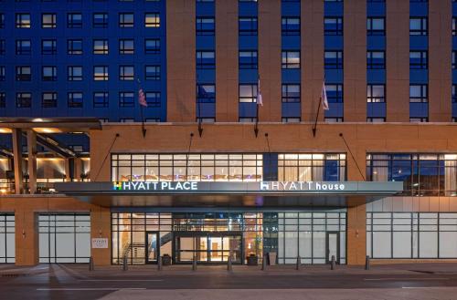 Hyatt Place Indianapolis Downtown allows 18 year olds to book a room in Indianapolis