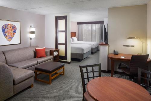 Best Western Plus Arlington North allows 18 year olds to book a room in Arlington