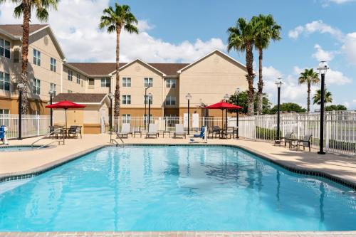 Homewood Suites by Hilton Corpus Christi allows 18 year olds to book a room in Corpus Christi