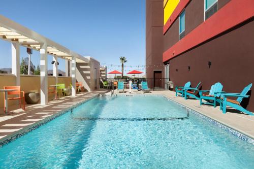 Home2 Suites By Hilton El Paso Airport allows 18 year olds to book a room in El Paso