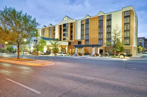 Hyatt Place Albuquerque Uptown allows 18 year olds to book a room in Albuquerque