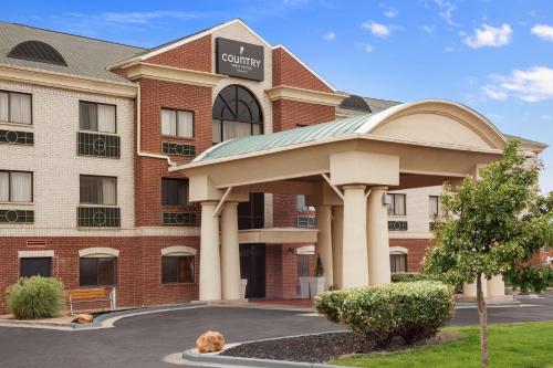 Country Inn & Suites by Radisson, Lubbock, TX allows 18 year olds to book a room in Lubbock