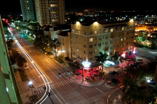 Ponce De Leon Hotel allows 18 year olds to book a room in St. Petersburg