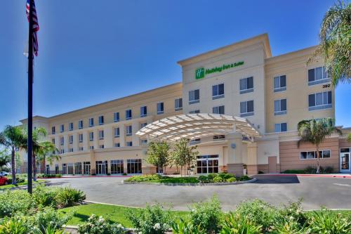 Holiday Inn Hotel & Suites Bakersfield, an IHG Hotel allows 18 year olds to book a room in Bakersfield