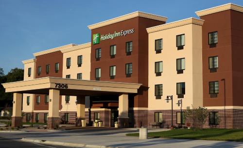 Holiday Inn Express & Suites Omaha South Ralston Arena, an IHG Hotel allows 18 year olds to book a room in Omaha