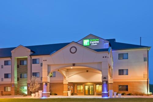 Holiday Inn Express Hotel & Suites Lincoln South, an IHG Hotel allows 18 year olds to book a room in Lincoln