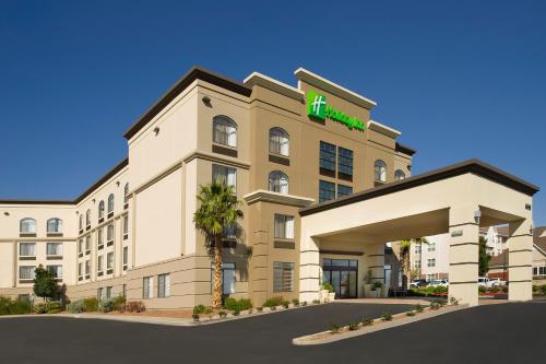 Holiday Inn El Paso Airport, an IHG Hotel allows 18 year olds to book a room in El Paso