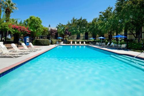 Four Points by Sheraton Bakersfield allows 18 year olds to book a room in Bakersfield