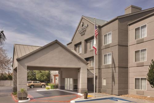 Country Inn & Suites by Radisson, Fresno North, CA allows 18 year olds to book a room in Fresno