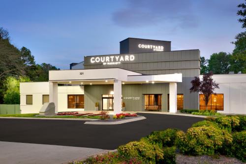 Courtyard by Marriott Charlotte Airport/Billy Graham Parkway allows 18 year olds to book a room in Charlotte