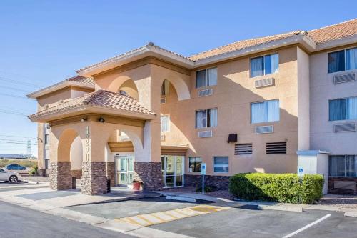 Comfort Inn & Suites near Kino Sports Complex allows 18 year olds to book a room in Tucson