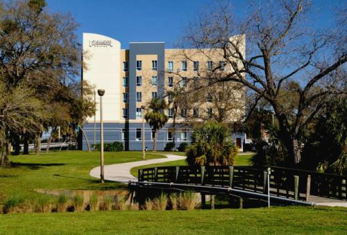 Staybridge Suites St. Petersburg FL, an IHG Hotel allows 18 year olds to book a room in St. Petersburg