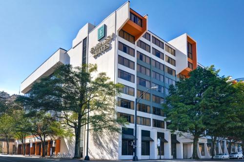 Embassy Suites Winston-Salem allows 18 year olds to book a room in Winston-Salem