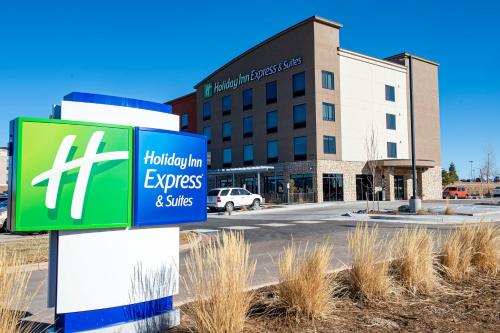 Holiday Inn Express & Suites - Colorado Springs AFA Northgate, an IHG Hotel allows 18 year olds to book a room in Colorado Springs