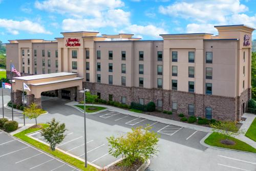 Hampton Inn & Suites Winston-Salem/University Area allows 18 year olds to book a room in Winston-Salem