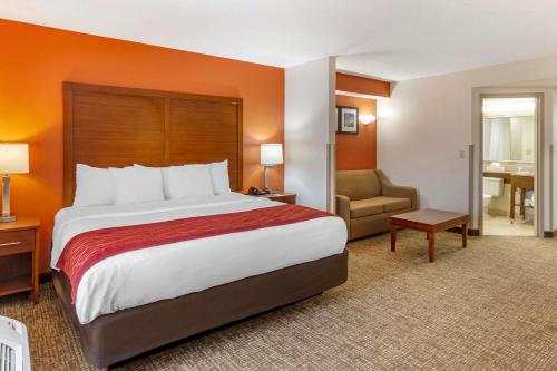 Comfort Inn Greensboro - Kernersville allows 18 year olds to book a room in Greensboro