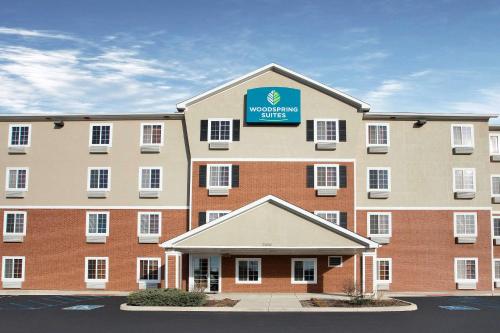 WoodSpring Suites Fort Wayne allows 18 year olds to book a room in Fort Wayne