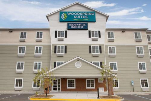 WoodSpring Suites Chesapeake-Norfolk Greenbrier allows 18 year olds to book a room in Chesapeake