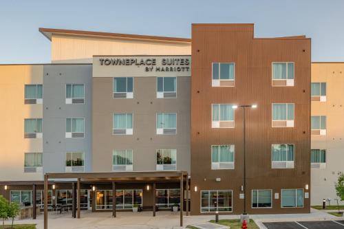 TownePlace Suites Austin South allows 18 year olds to book a room in Austin