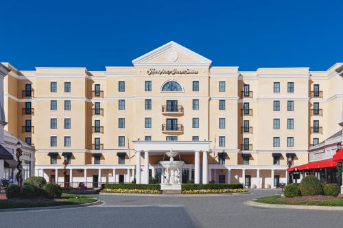 Hampton Inn & Suites-South Park at Phillips Place allows 18 year olds to book a room in Charlotte