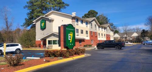 Economy 7 Inn Chesapeake - Portsmouth allows 18 year olds to book a room in Chesapeake