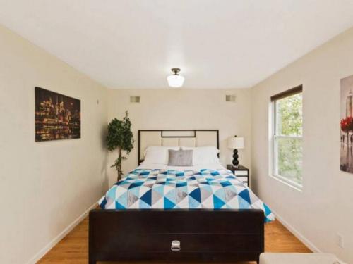 Summer Breeze Luxury Stays allows 18 year olds to book a room in Jersey City