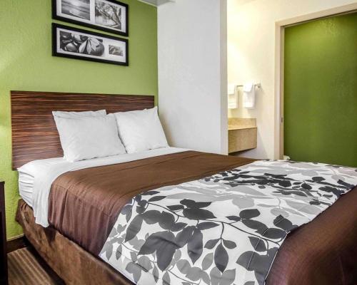 Sleep Inn Louisville Airport & Expo allows 18 year olds to book a room in Louisville