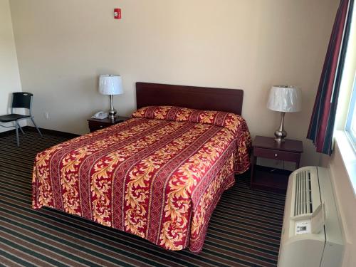 Wayne Motel allows 18 year olds to book a room in Fort Wayne