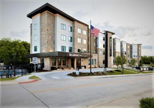 Residence Inn by Marriott Fort Worth Southwest allows 18 year olds to book a room in Fort Worth