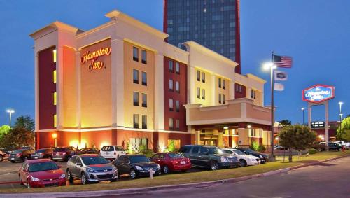 Hampton Inn Oklahoma City Northwest allows 18 year olds to book a room in Oklahoma City