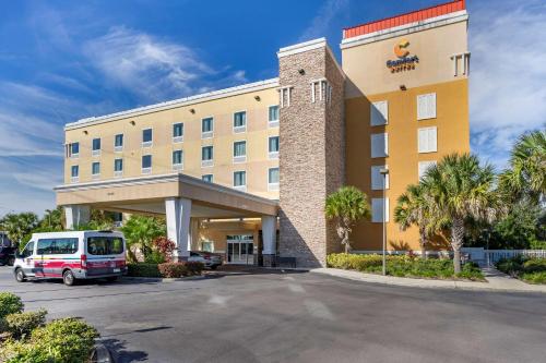 Comfort Suites Tampa Fairgrounds - Casino allows 18 year olds to book a room in Tampa