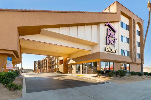 Red Roof Inn PLUS+ Chula Vista allows 18 year olds to book a room in Chula Vista