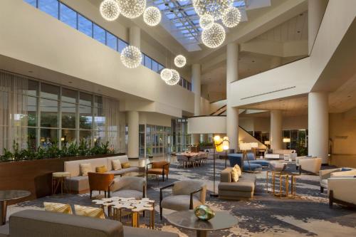 Sheraton Arlington Hotel allows 18 year olds to book a room in Arlington