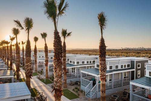 Sun Outdoors San Diego Bay allows 18 year olds to book a room in Chula Vista